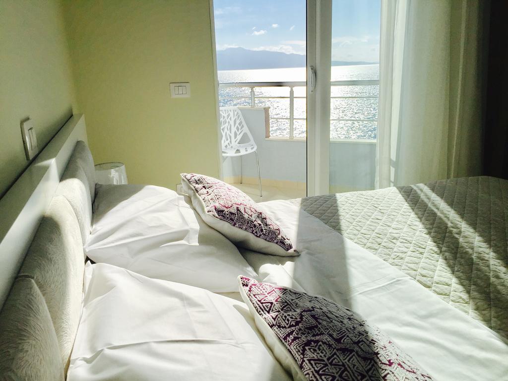 Skyfall Apartment Σαράντα Εξωτερικό φωτογραφία