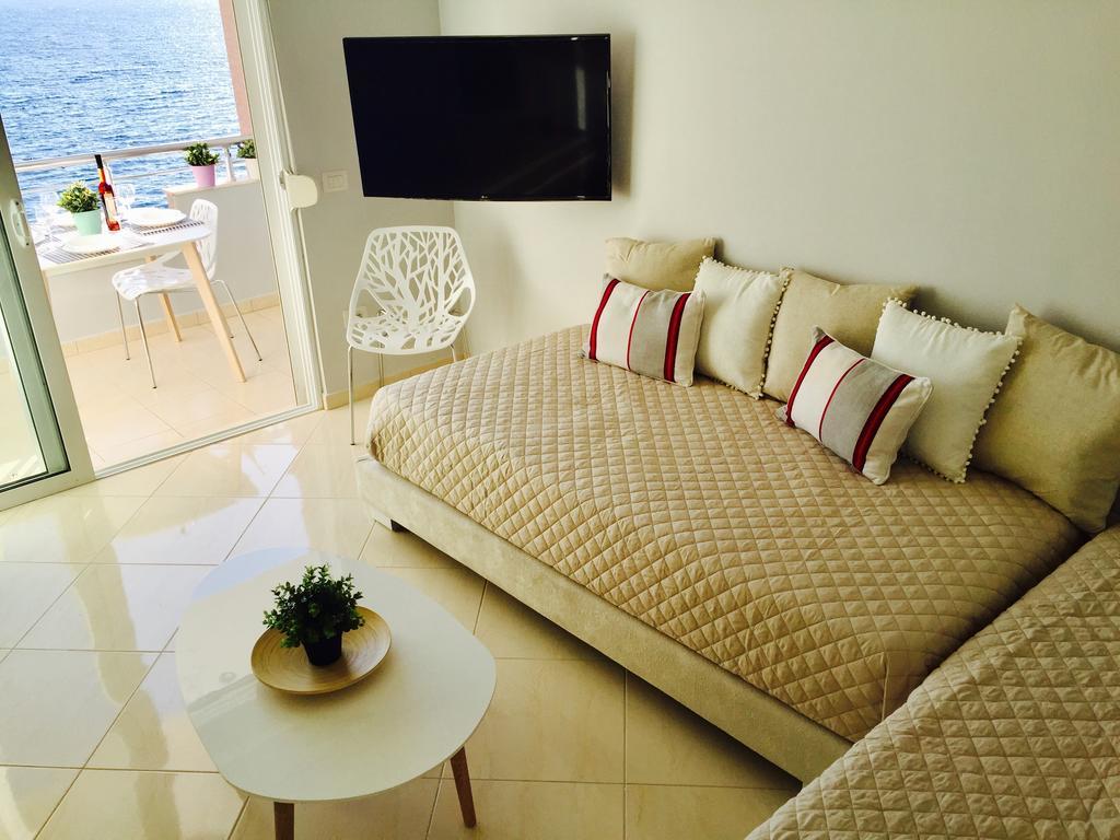 Skyfall Apartment Σαράντα Εξωτερικό φωτογραφία